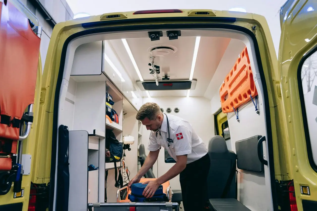 Gurney-equipped transportation Sacramento providing safe stretcher-based non-emergency medical transport for patients needing lying-down transfer to hospitals and clinics.